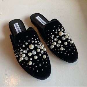 NWT Steve Madden Black Velvet with Pearl Slides Flats